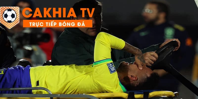 Neymar ngậm ngùi rời sân sau chấn thương ở đầu gối